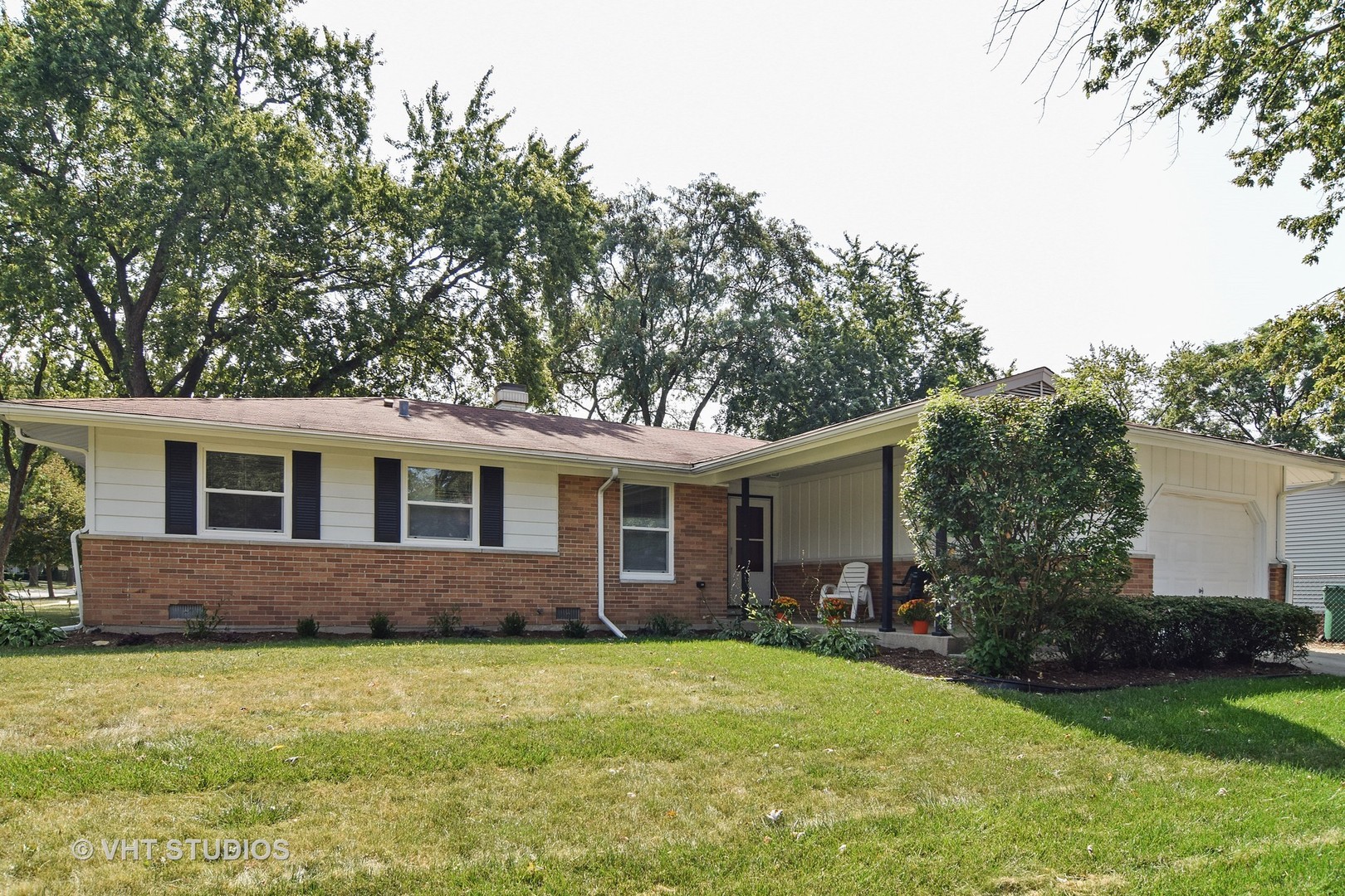 651 Charing Cross Road Elk Grove Village, IL 60007 - Photo 1 of 13
