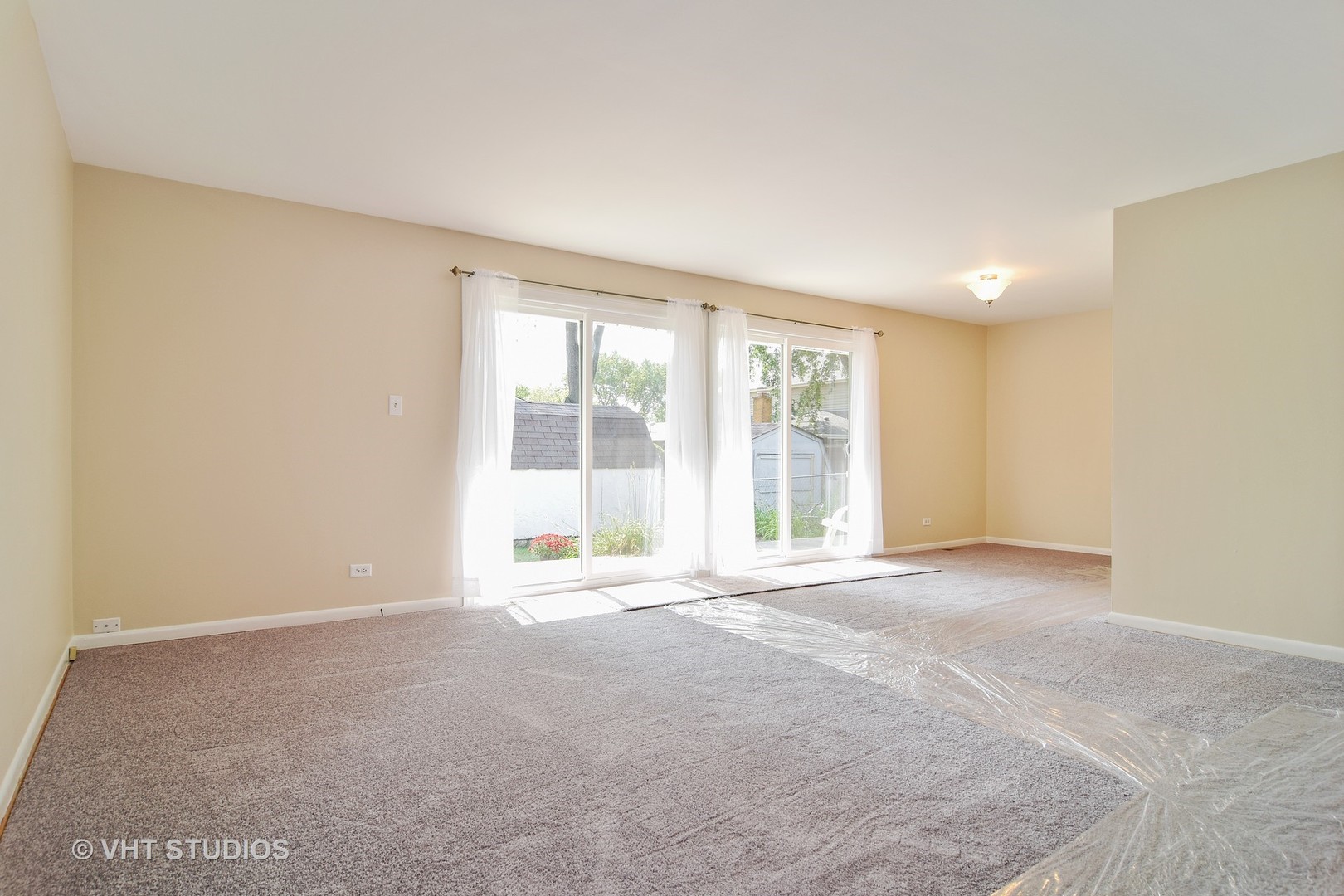 651 Charing Cross Road Elk Grove Village, IL 60007 - Photo 2 of 13