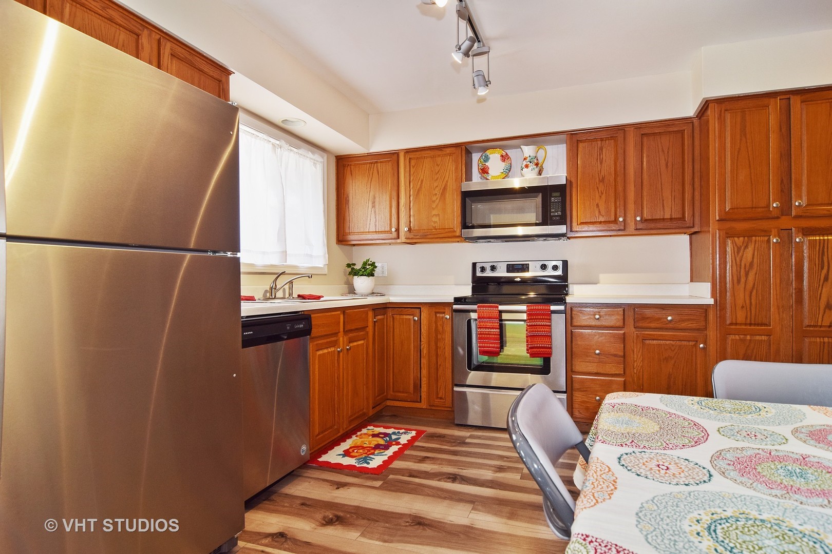 651 Charing Cross Road Elk Grove Village, IL 60007 - Photo 3 of 13
