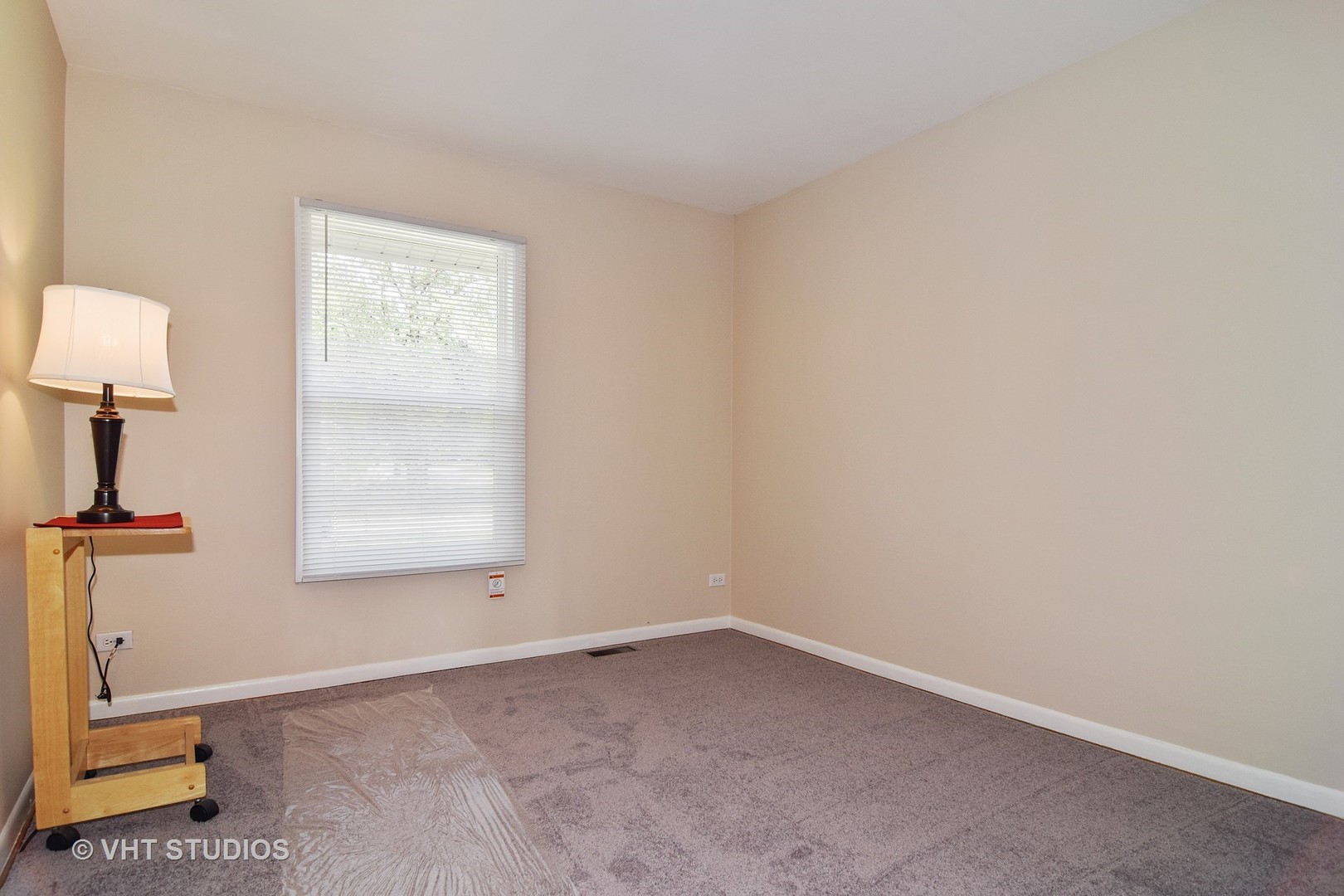 651 Charing Cross Road Elk Grove Village, IL 60007 - Photo 7 of 13