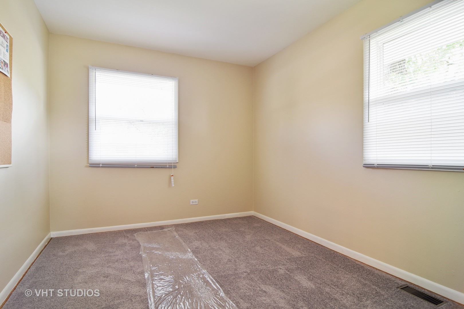 651 Charing Cross Road Elk Grove Village, IL 60007 - Photo 8 of 13
