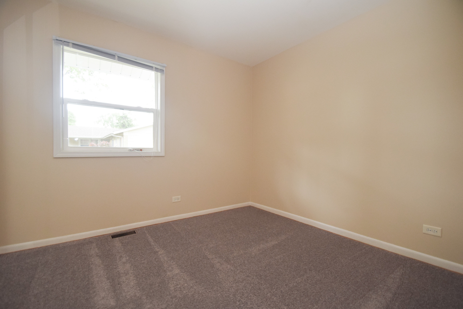 651 Charing Cross Road Elk Grove Village, IL 60007 - Photo 9 of 13