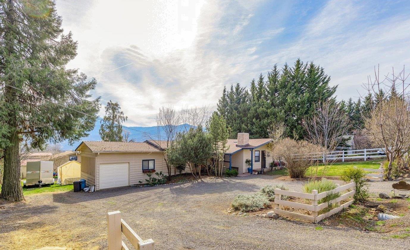 404 Wilson Road Ashland, OR 97520 - Photo 1 of 34 Primary Photo