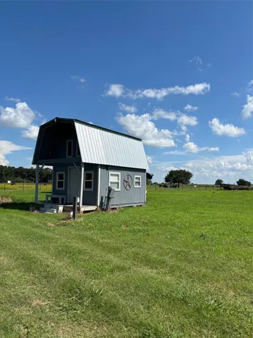 a view of a house with a backyard