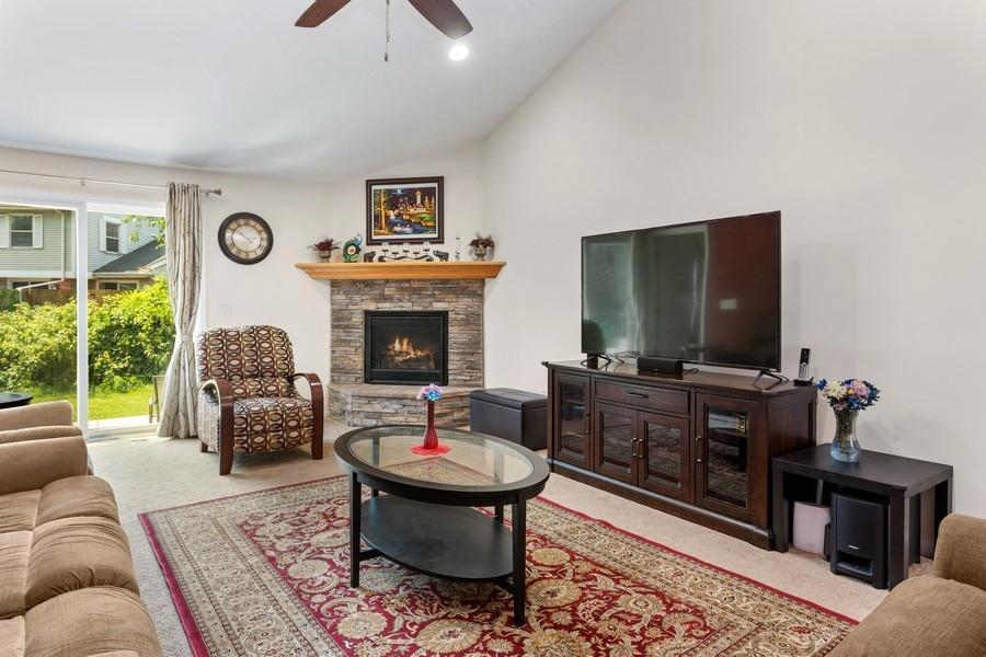 2570 Holiday House Road St. Joseph, MI 49085 - Photo 2 of 17 02_2570HolidayHouse13Road_165_LivingRoom