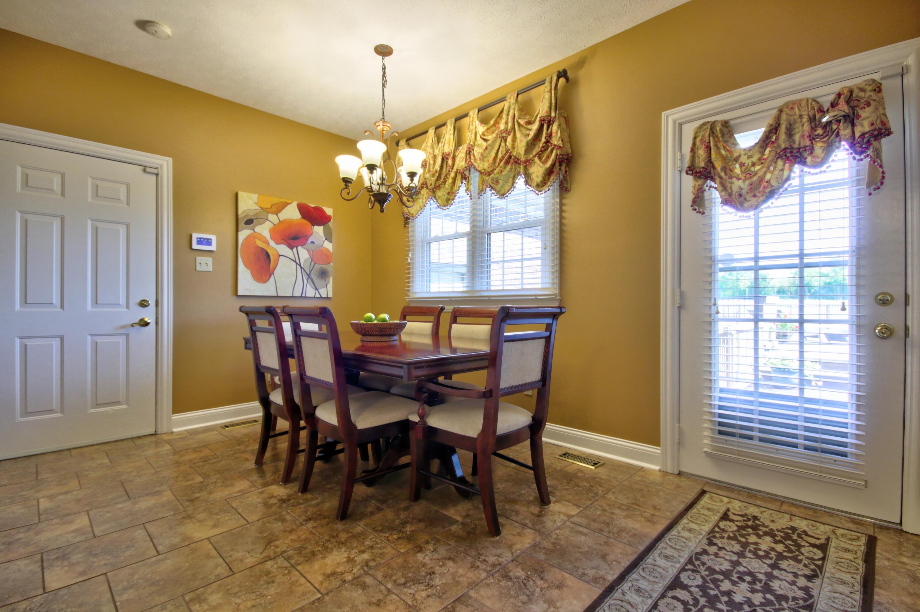 2080 Muir Station Road Lexington, KY 40516 - Photo 20 of 74 33