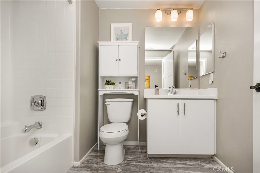 425 South Anaheim Boulevard, Unit 3 Anaheim, CA 92805 - Photo 42 of 53 a bathroom with a sink a toilet and bathtub