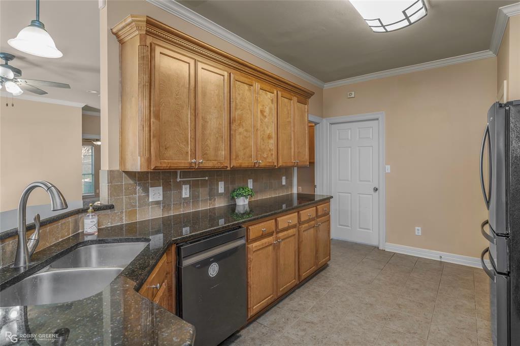 102 Red Fox Circle Haughton, LA 71037 - Photo 7 of 22 a kitchen with stainless steel appliances granite countertop a sink stove and refrigerator