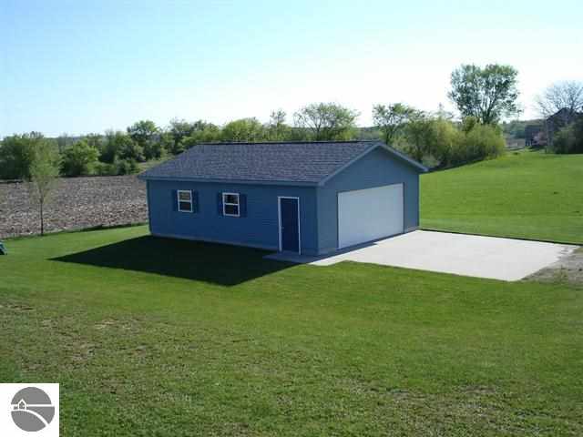 4295 East Wing Road Mount Pleasant, MI 48858 - Photo 41 of 52 1745461-40.JPG