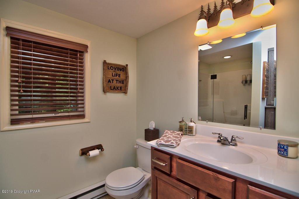 5507 Fox Run Road Pocono Pines, PA 18350 - Photo 15 of 26 Hall Bathroom