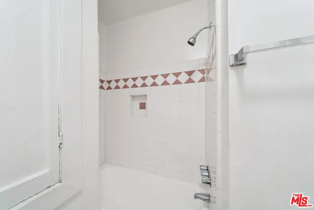 $1,695 | 1267 Vin Scully Avenue, Unit 24, Los Angeles, CA 90026