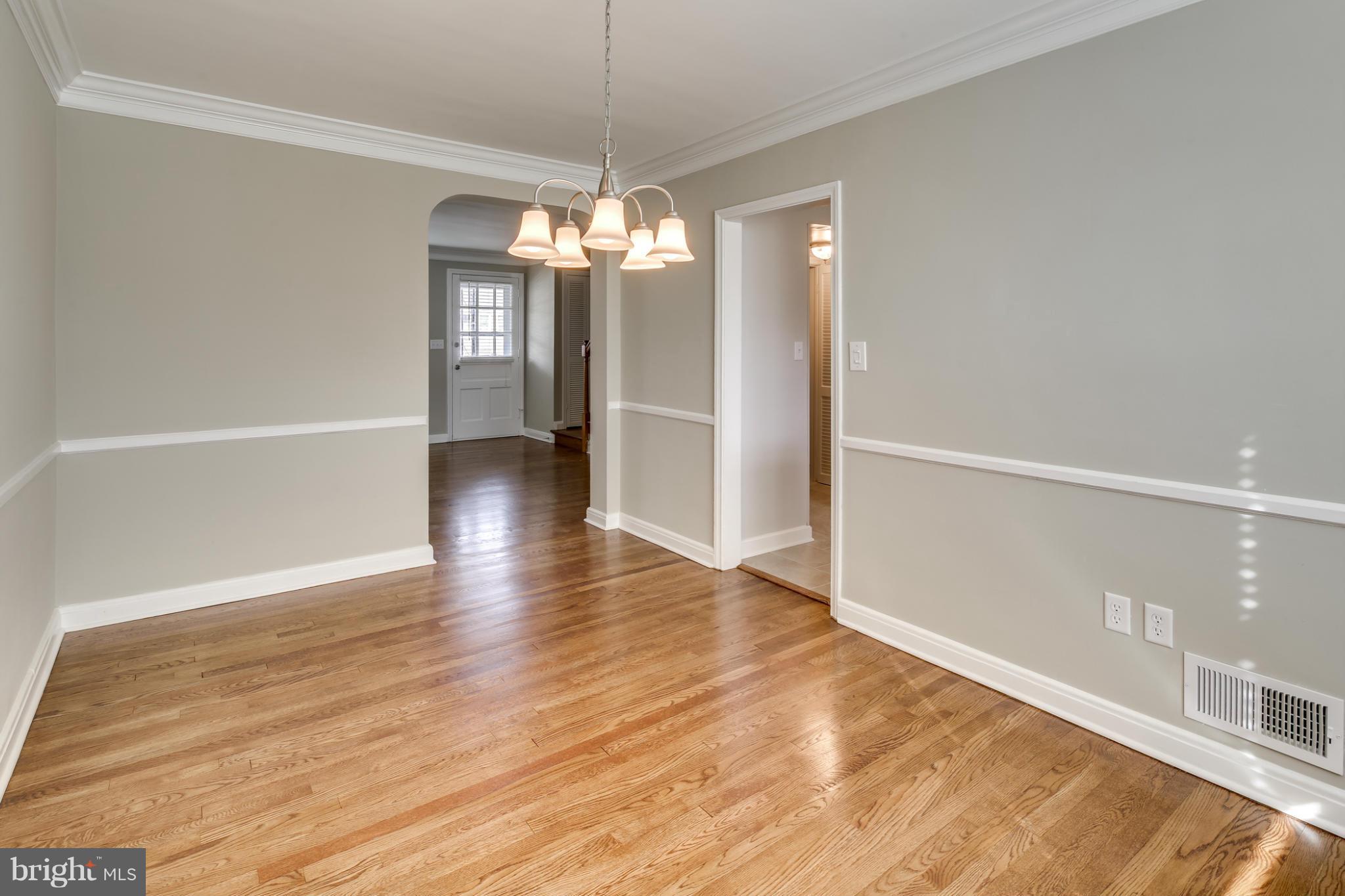 620 Braeside Road Baltimore, MD 21229 - Photo 12 of 30 Dining Room