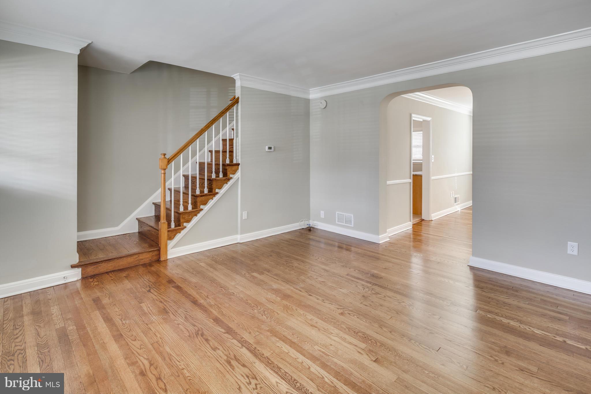 620 Braeside Road Baltimore, MD 21229 - Photo 16 of 30 Living Room