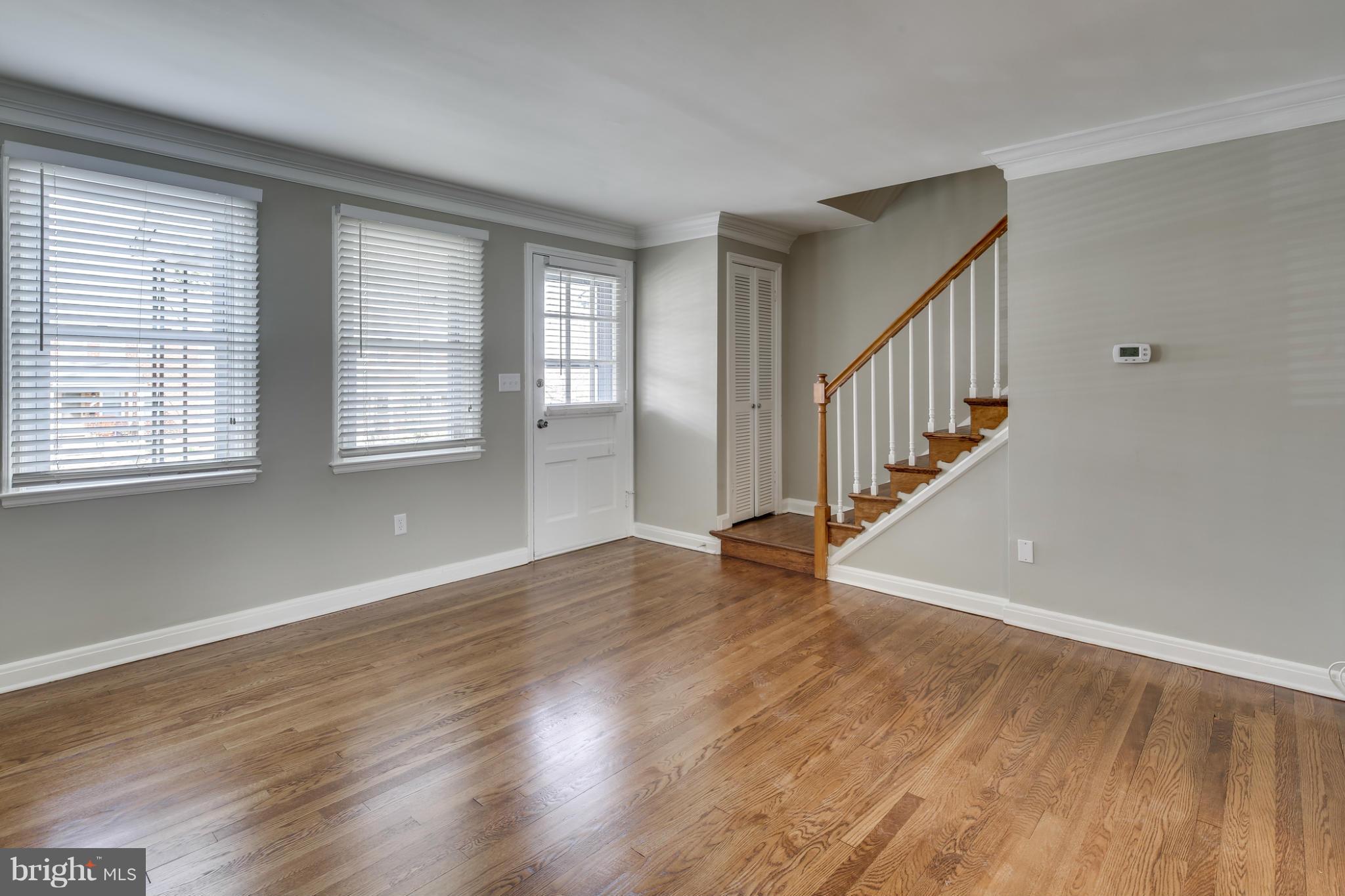 620 Braeside Road Baltimore, MD 21229 - Photo 6 of 30 Living Room