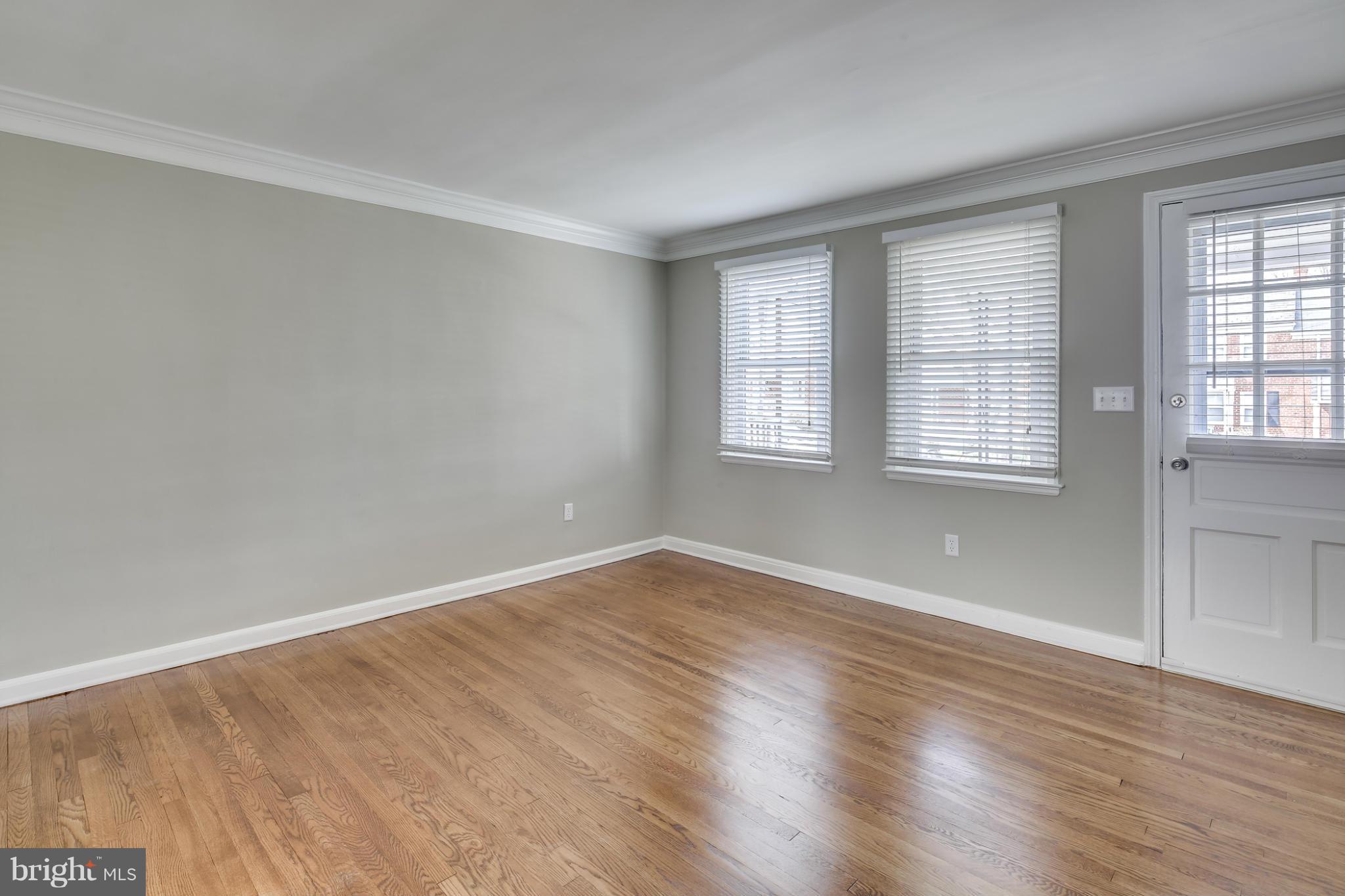 620 Braeside Road Baltimore, MD 21229 - Photo 8 of 30 Living Room