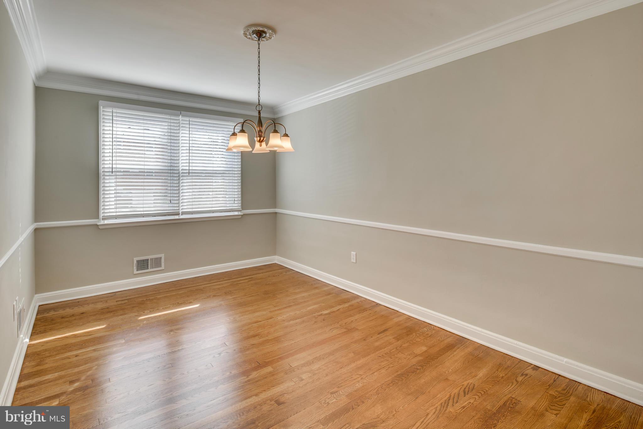620 Braeside Road Baltimore, MD 21229 - Photo 10 of 30 Dining Room