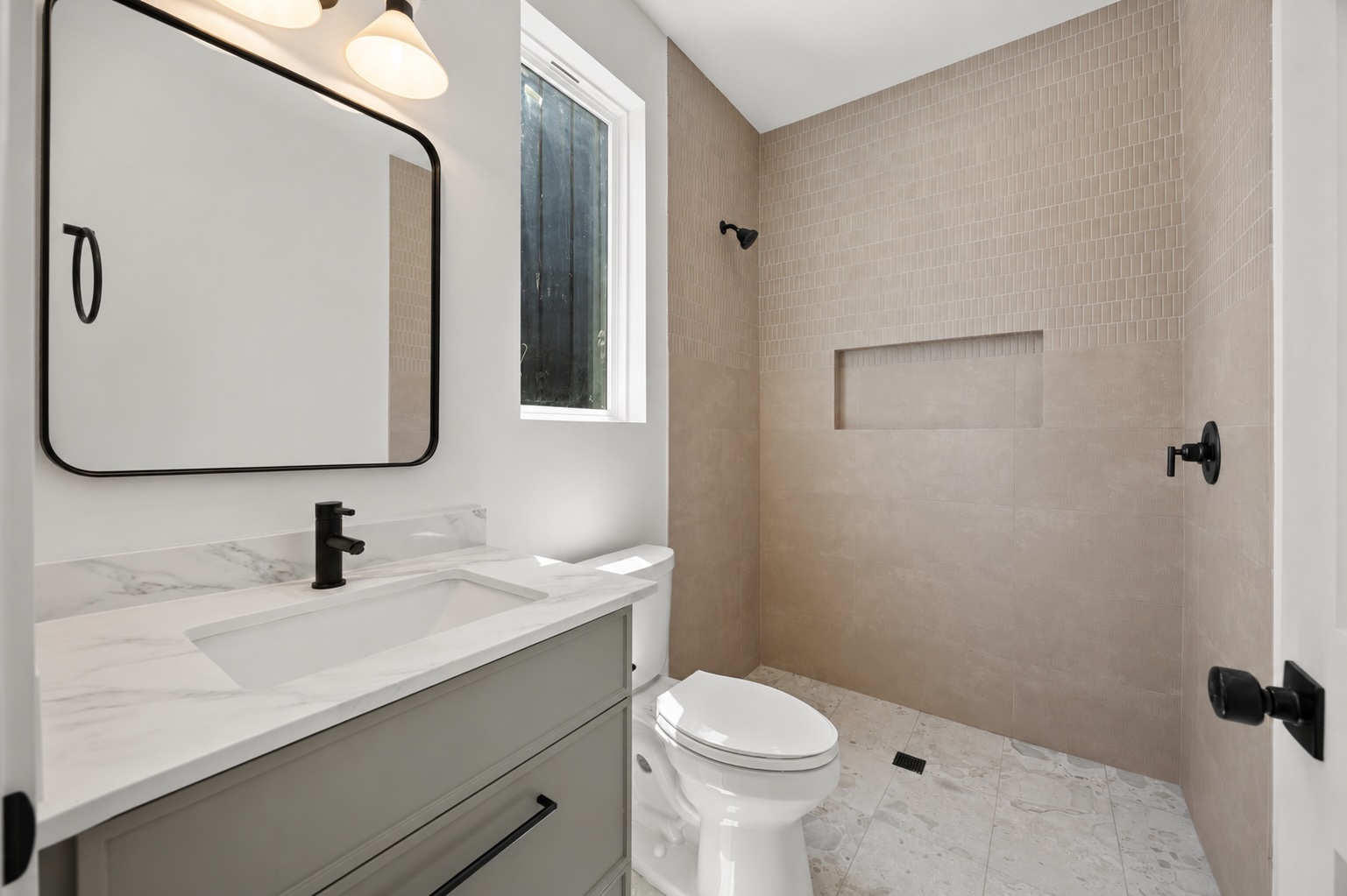 6502 Porter Street, Unit 5 Austin, TX 78741 - Photo 15 of 16 Secondary Bed En Suite Bathroom
