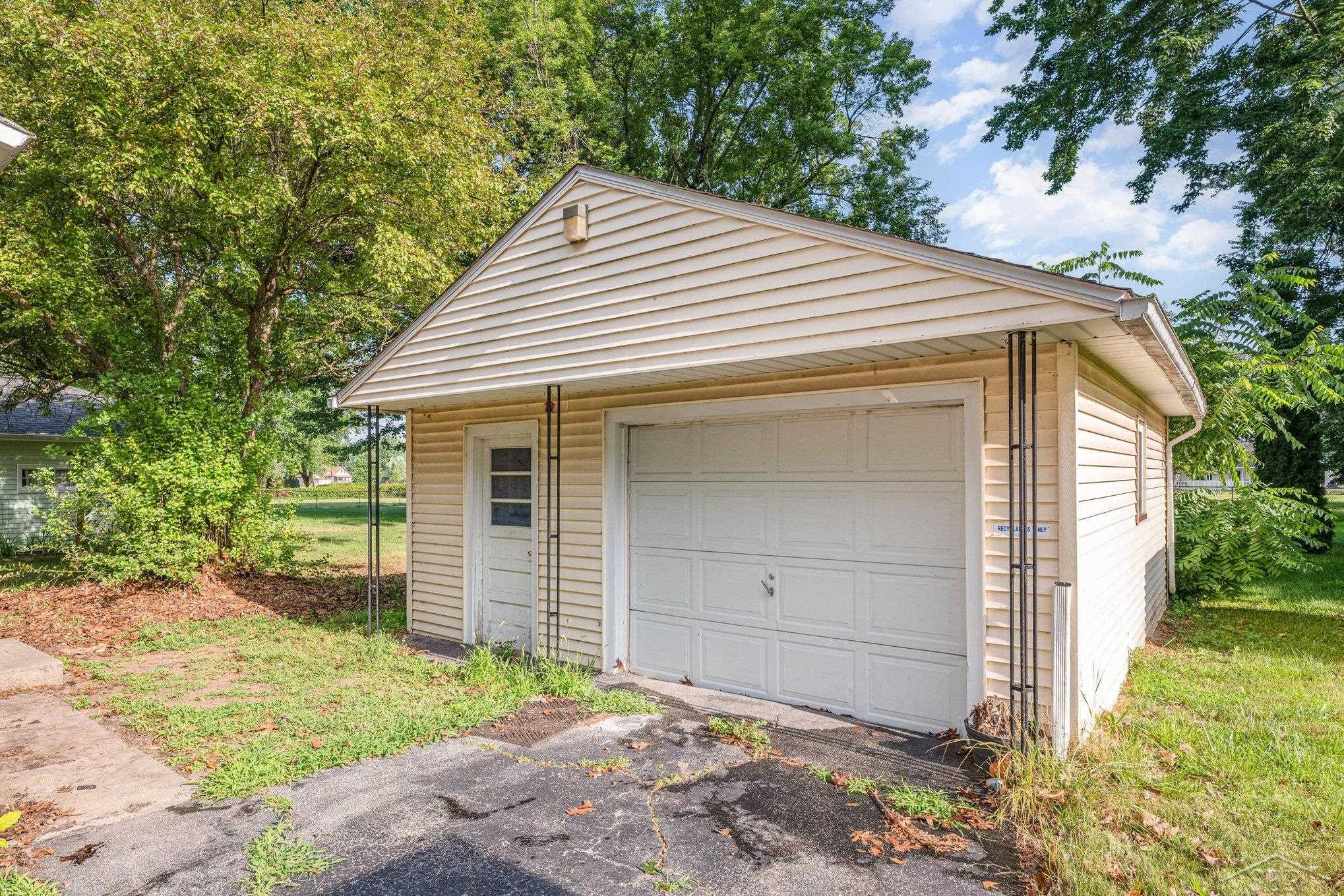 516 Shepard Street Saginaw, MI 48604 - Photo 16 of 20 50183496-a2b15054-a2e4-4c5d-8e07-15e98ea83e3d.JPG