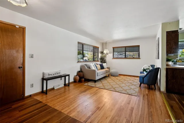 a view of house with a yard