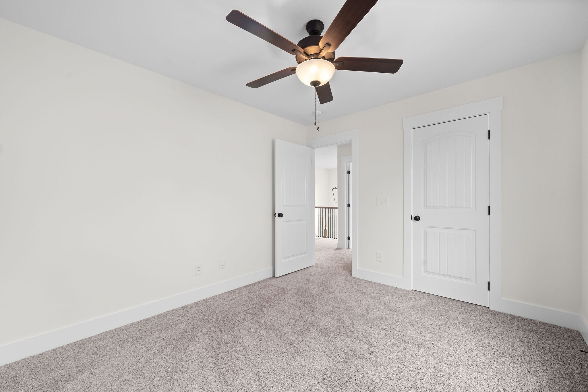 189 Dewberry Road Clarksville, TN 37042 - Photo 43 of 52 an empty room with a ceiling fan and a ceiling fan