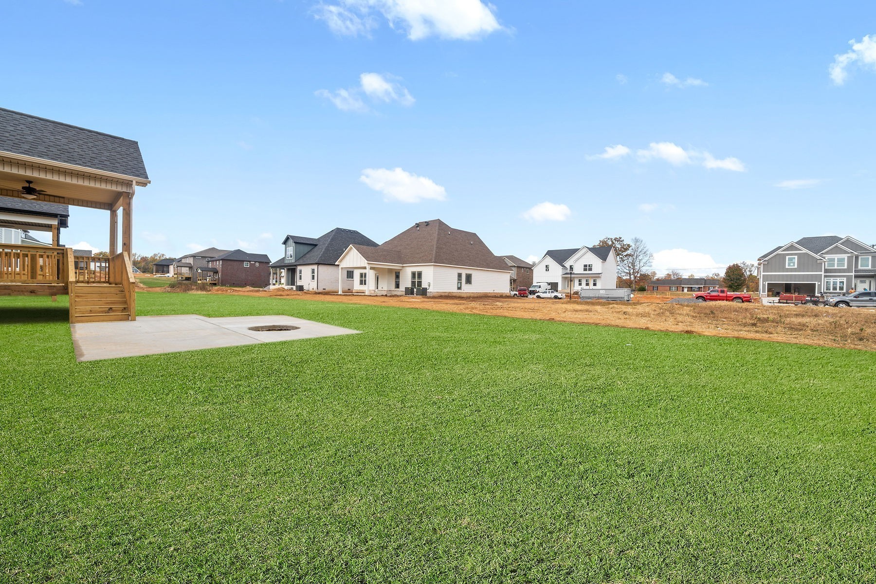 189 Dewberry Road Clarksville, TN 37042 - Photo 48 of 52 a front view of a house with garden