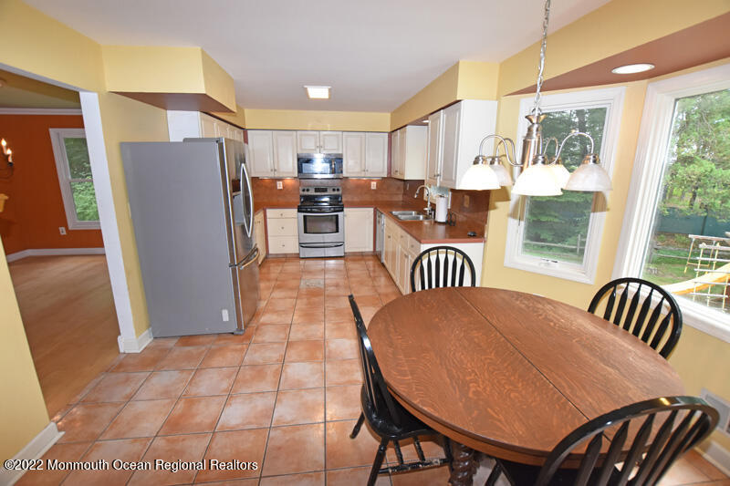 84 Daum Road Manalapan, NJ 07726 - Photo 13 of 50 13