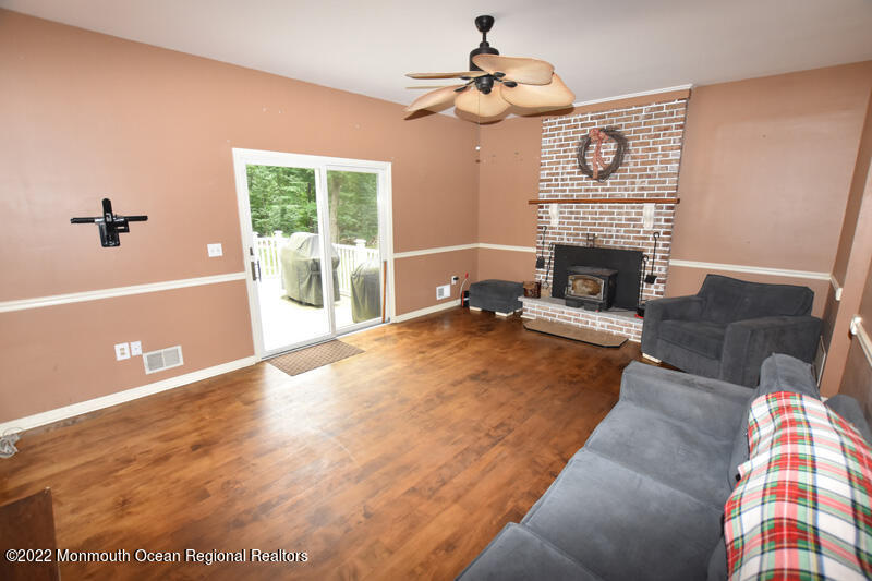 84 Daum Road Manalapan, NJ 07726 - Photo 19 of 50 19