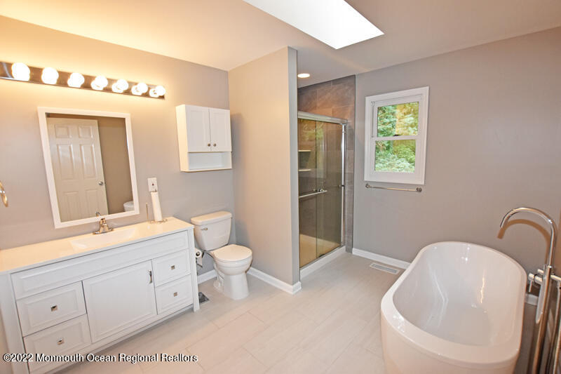 84 Daum Road Manalapan, NJ 07726 - Photo 32 of 50 a spacious bathroom with 2 sink bathtub and a toilet