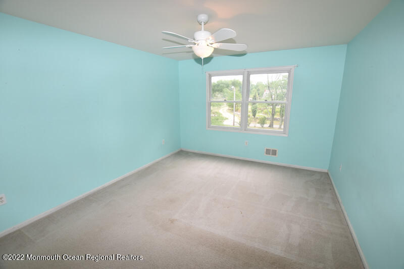 84 Daum Road Manalapan, NJ 07726 - Photo 37 of 50 40