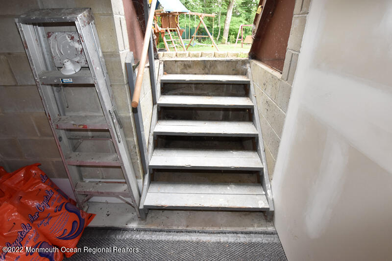 84 Daum Road Manalapan, NJ 07726 - Photo 42 of 50 a view of entryway