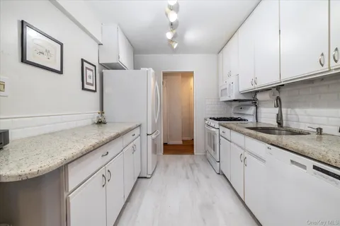 $499,000 | 522 Shore Road, Unit 4O, Long Beach, NY 11561