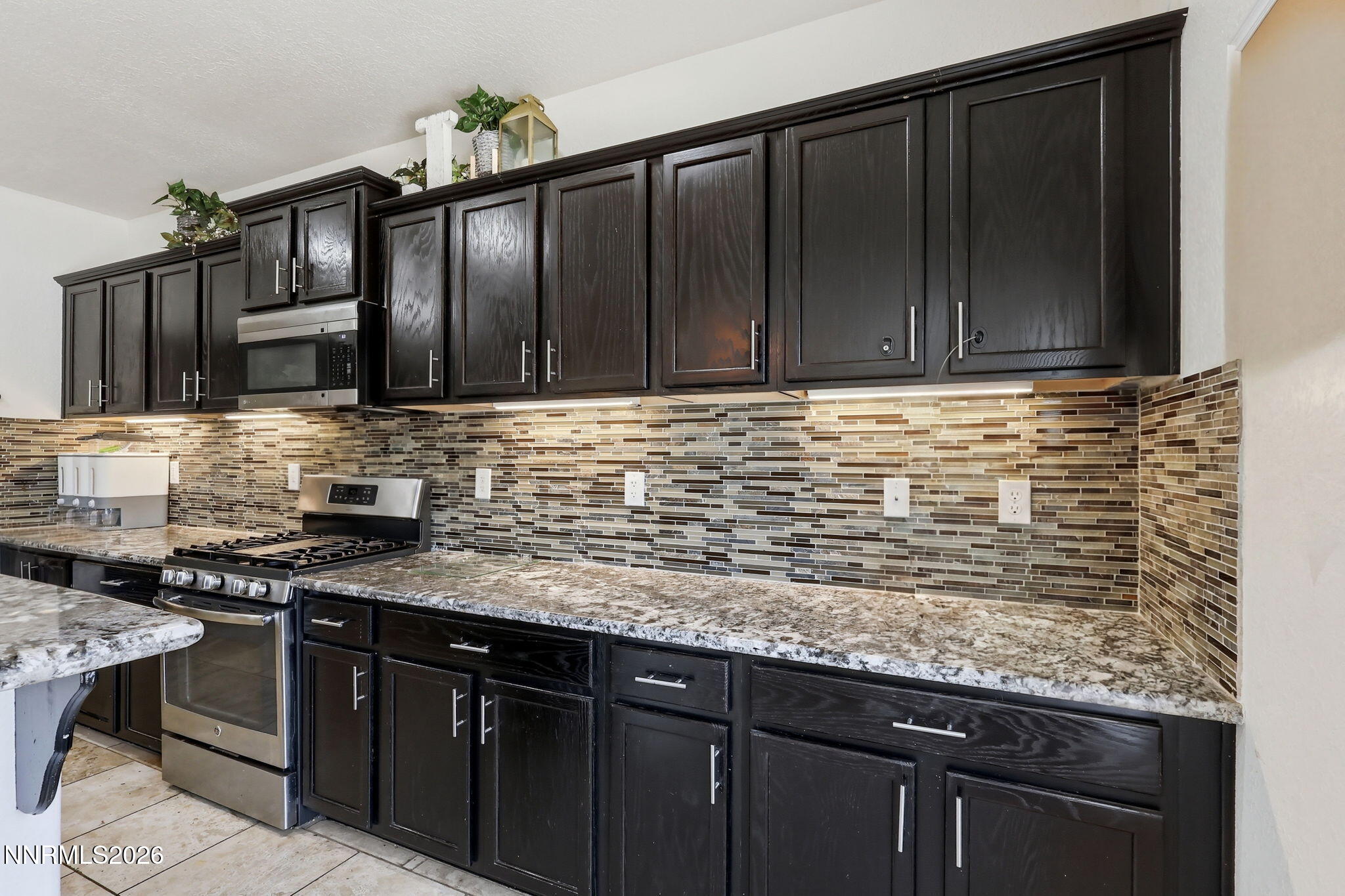 2984 North Fork Road Fernley, NV 89408 - Photo 11 of 39 13-web-or-mls-IMG_1695_autoremove_432301