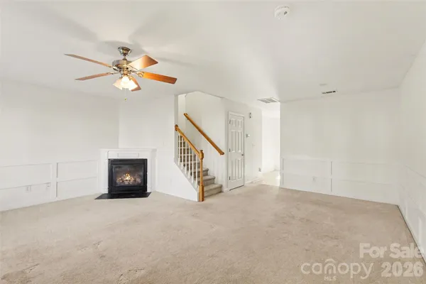 a view of an empty room with a ceiling fan and a ceiling fan