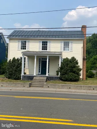 $2,600 | 218 West Main Street, Berryville, VA 22611