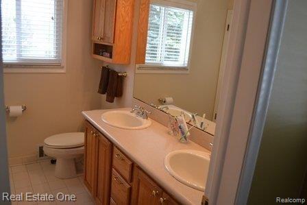 1204 Shenandoah Drive Rochester, MI 48306 - Photo 14 of 18 Updated Full Bath - Dual Sinks