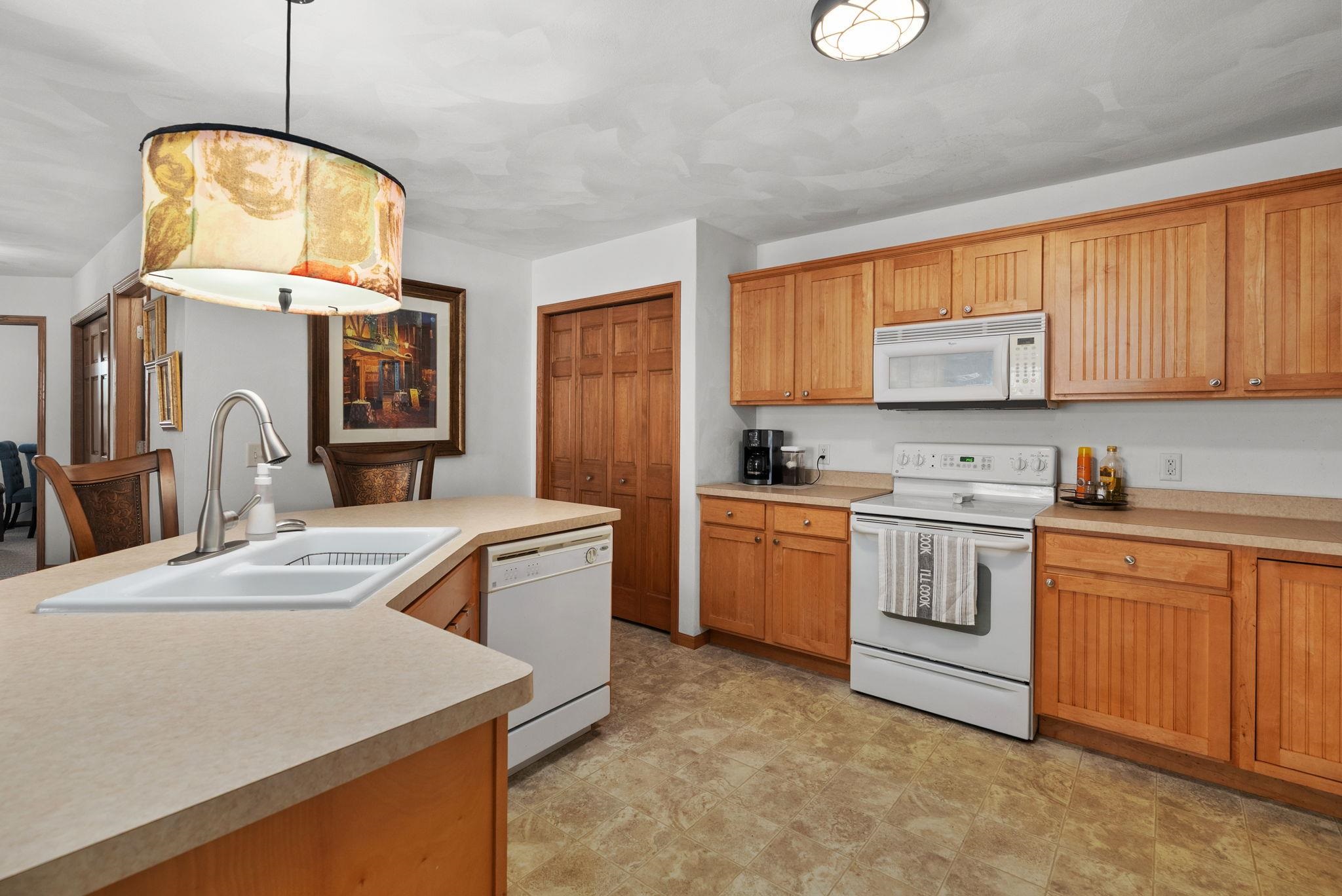 637 Garfield Avenue Evansville, WI 53536 - Photo 12 of 34