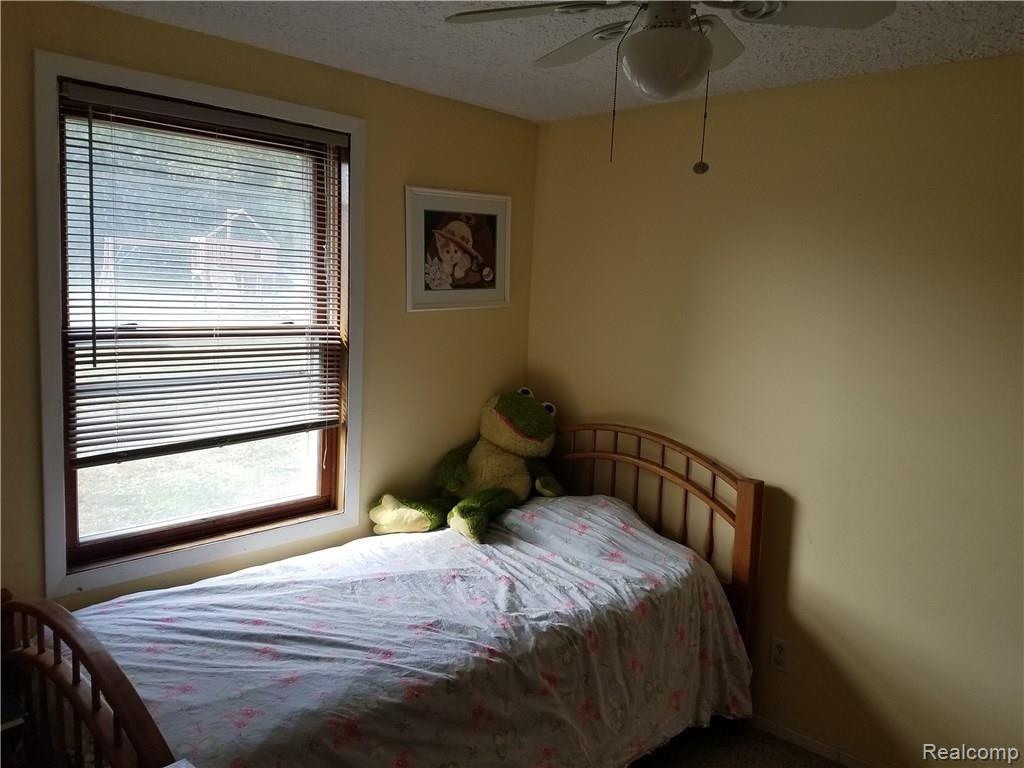 5659 Mason Road Fowlerville, MI 48836 - Photo 22 of 39 5659MasonBed2.jpg