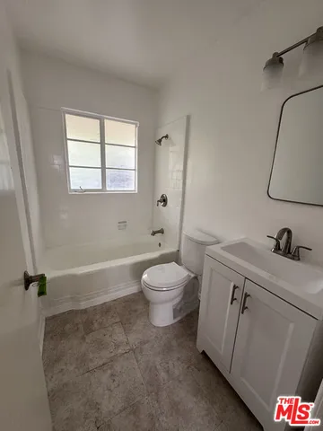 $1,845 | 220 North Louise Street, Unit B, Glendale, CA 91206