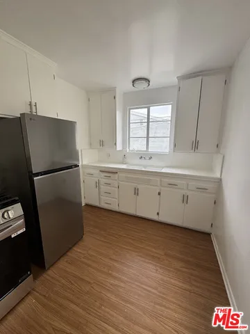 $1,845 | 220 North Louise Street, Unit B, Glendale, CA 91206