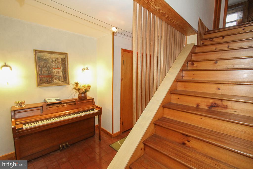 351 North Funk Road Boyertown, PA 19512 - Photo 6 of 44 Vestibule