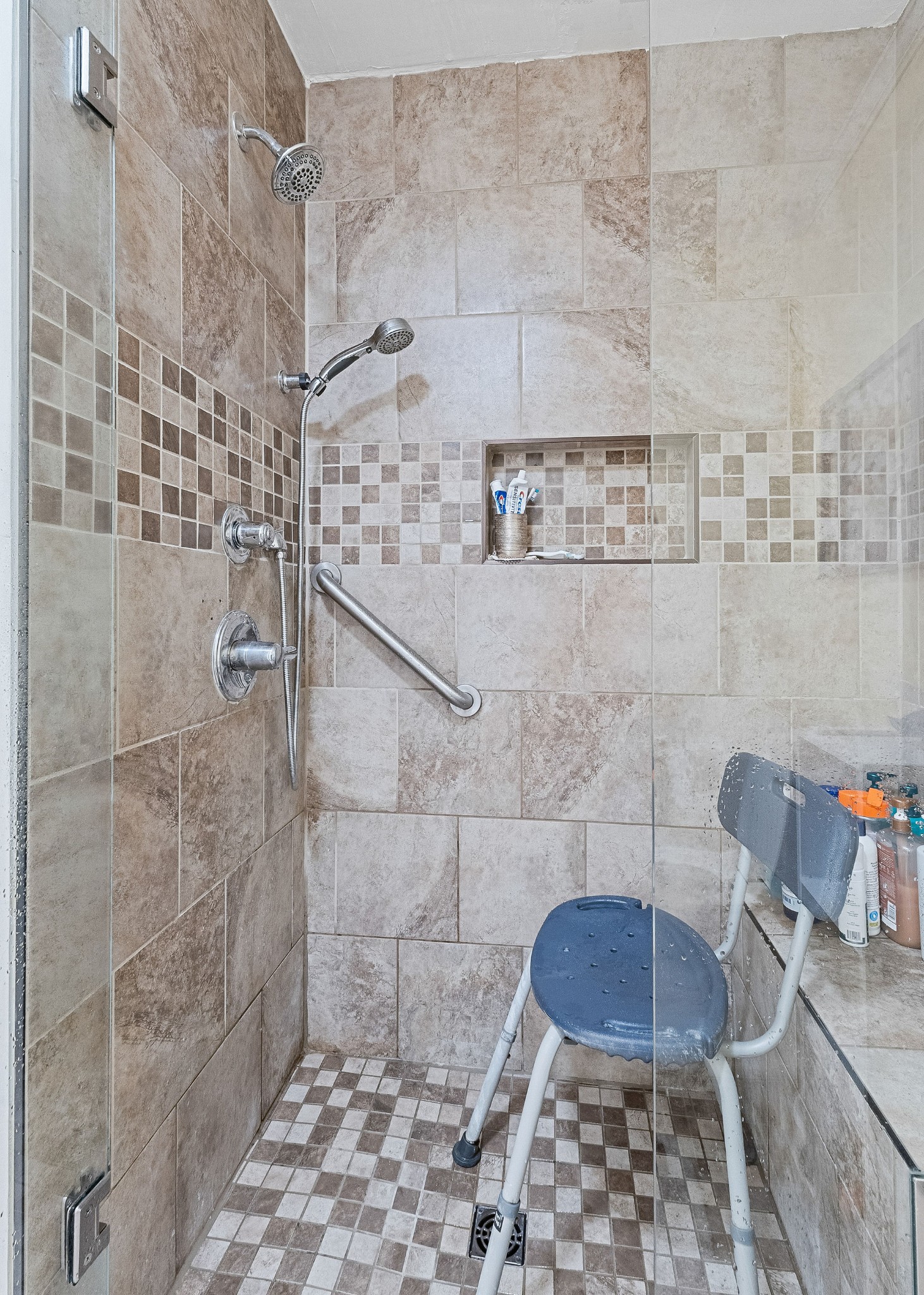 126 Ozone Road Monroe, TN 38573 - Photo 33 of 40 a bathroom with a toilet sink and shower