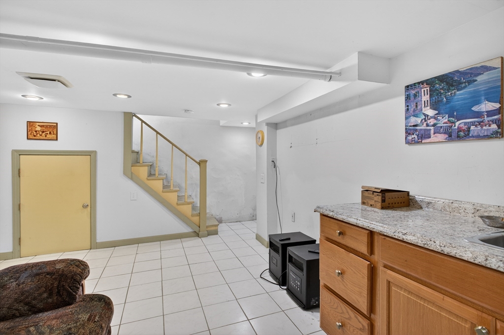 962 Pleasant Street Worcester, MA 01602 - Photo 25 of 32