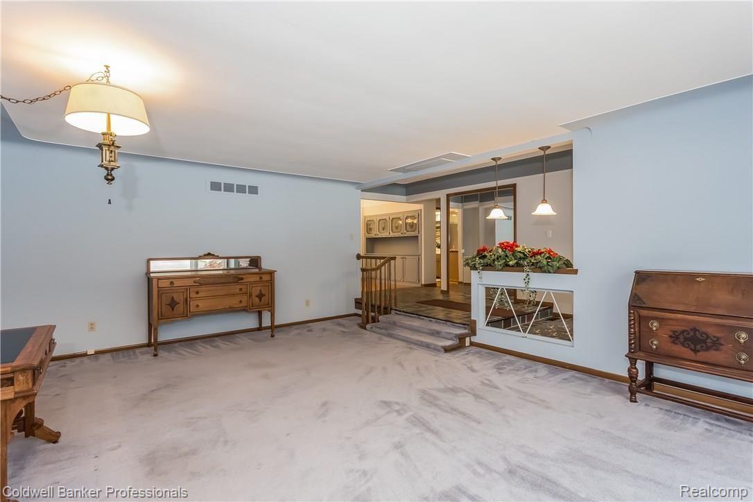 007-Living_Room-5339165-large.jpg