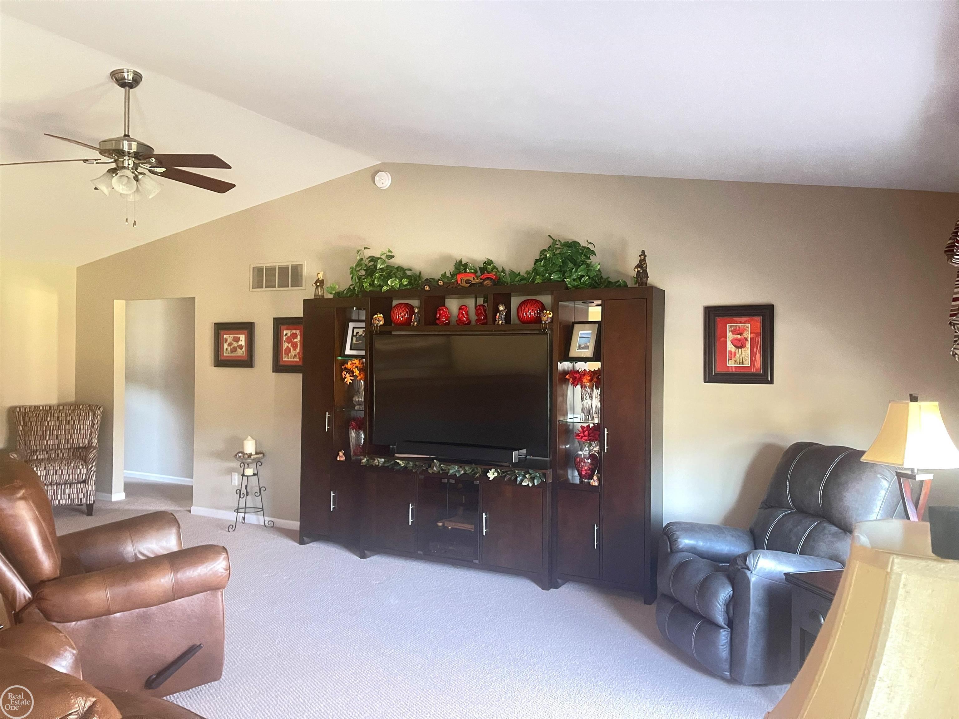 55 Rella Rae Avenue Marysville, MI 48040 - Photo 10 of 29 50095346-9.JPG