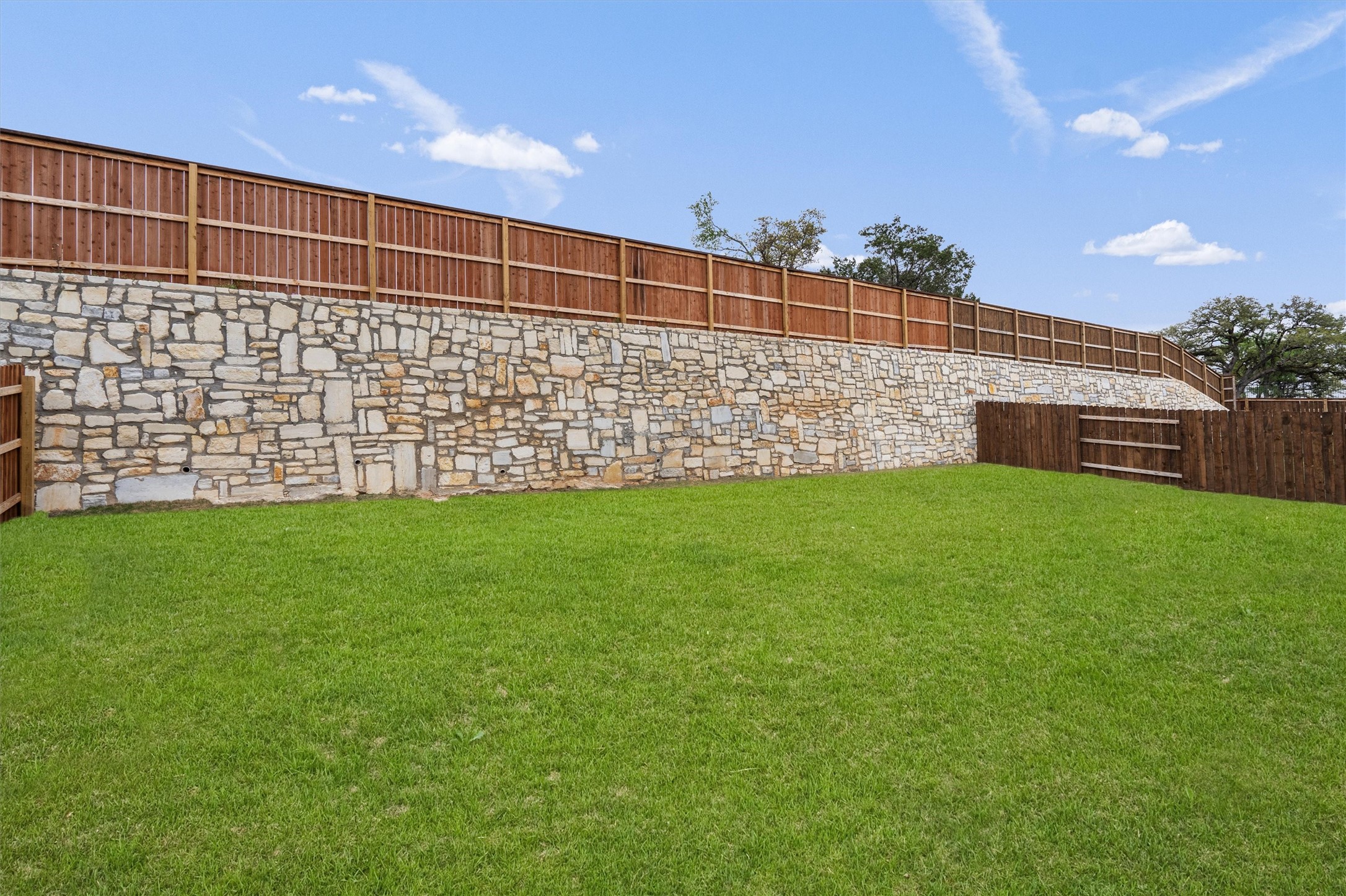 305 Barton Run Drive Georgetown, TX 78628 - Photo 18 of 20 Large Privacy wall.