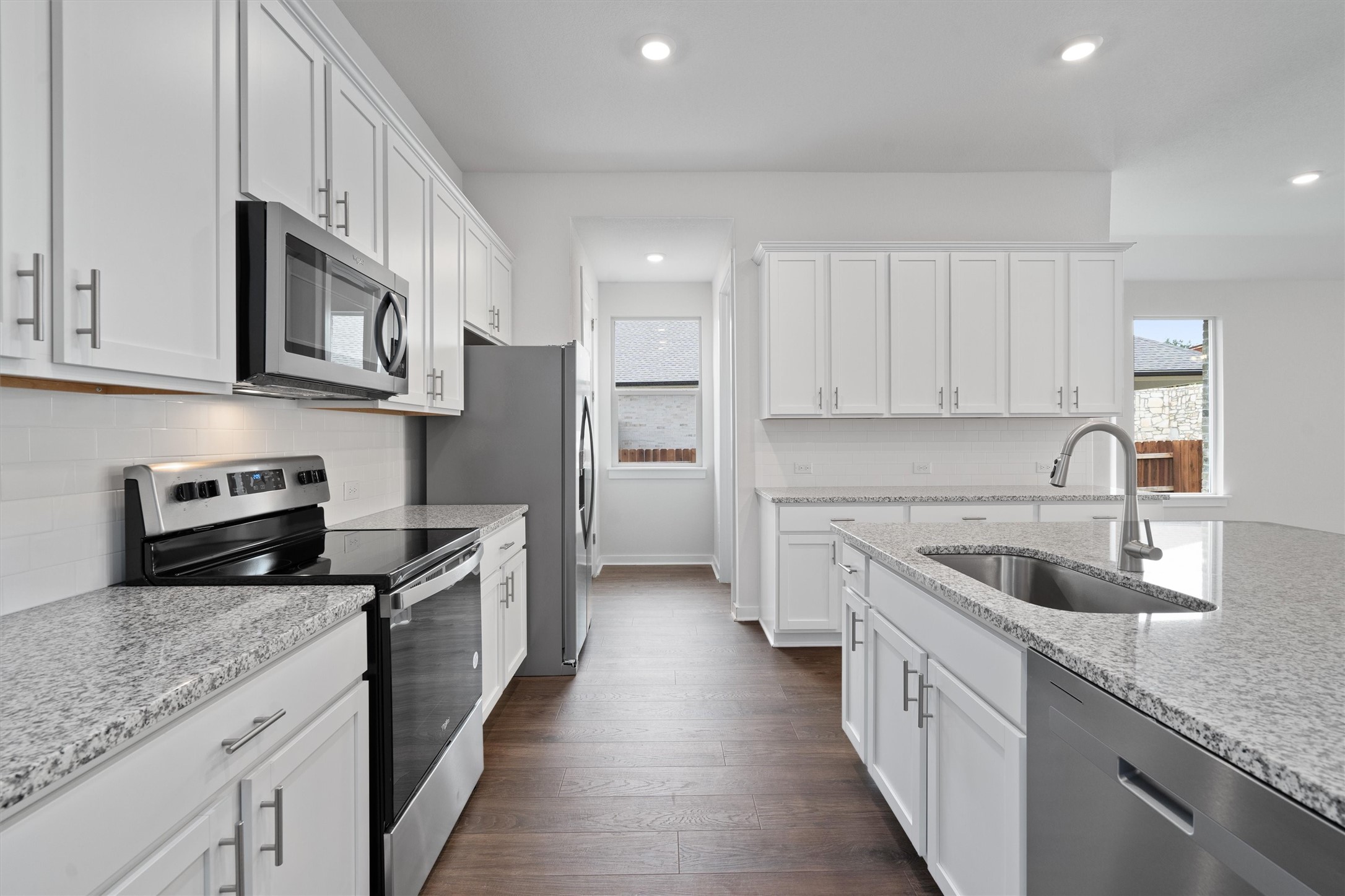 305 Barton Run Drive Georgetown, TX 78628 - Photo 3 of 20