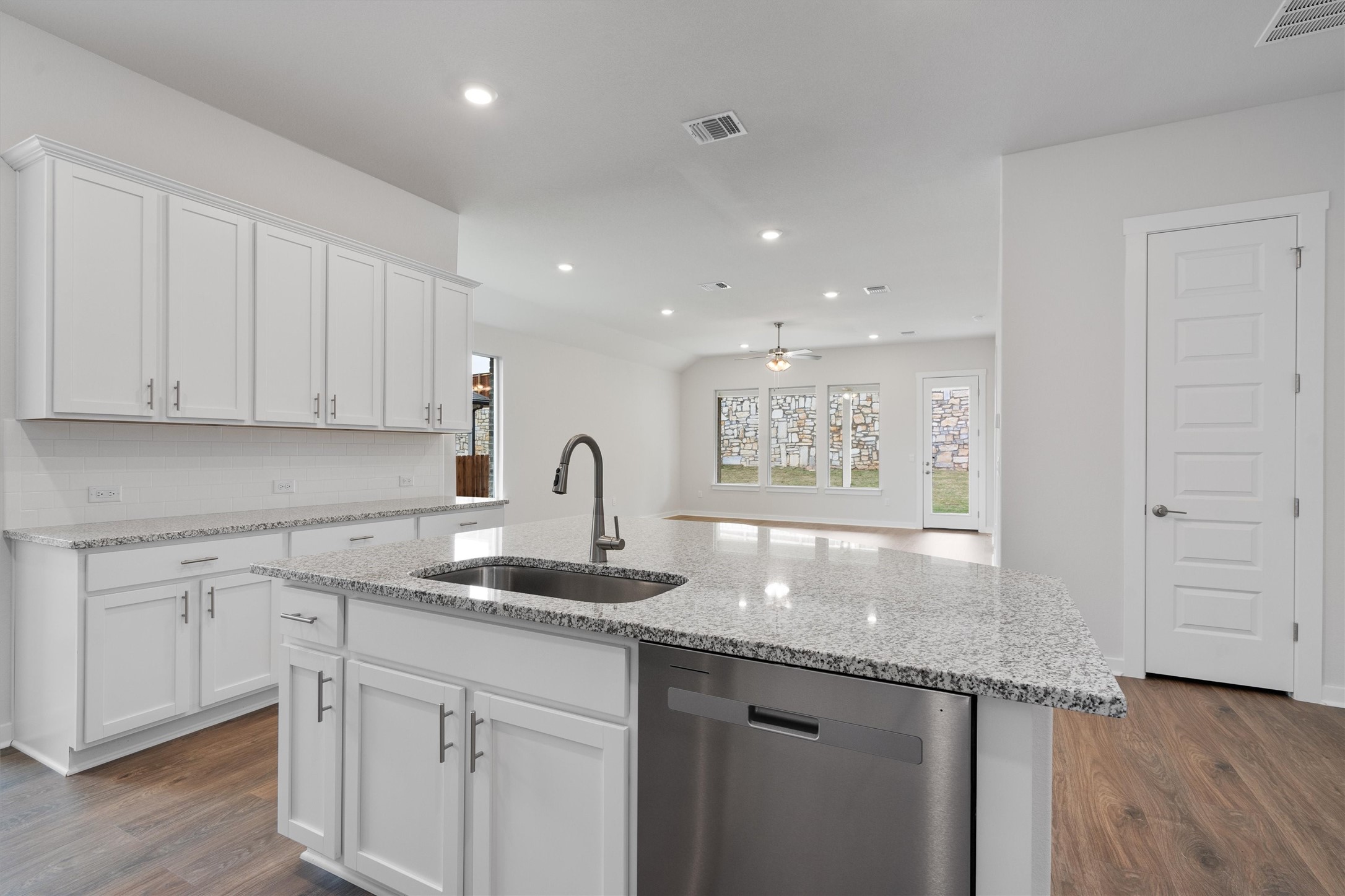 305 Barton Run Drive Georgetown, TX 78628 - Photo 4 of 20