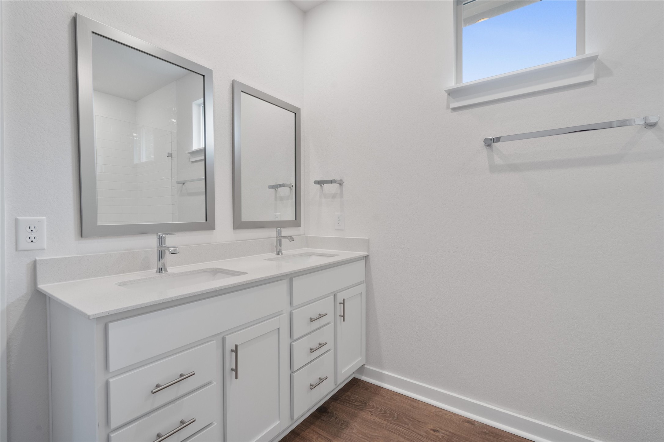 305 Barton Run Drive Georgetown, TX 78628 - Photo 8 of 20 Primary Bathroom