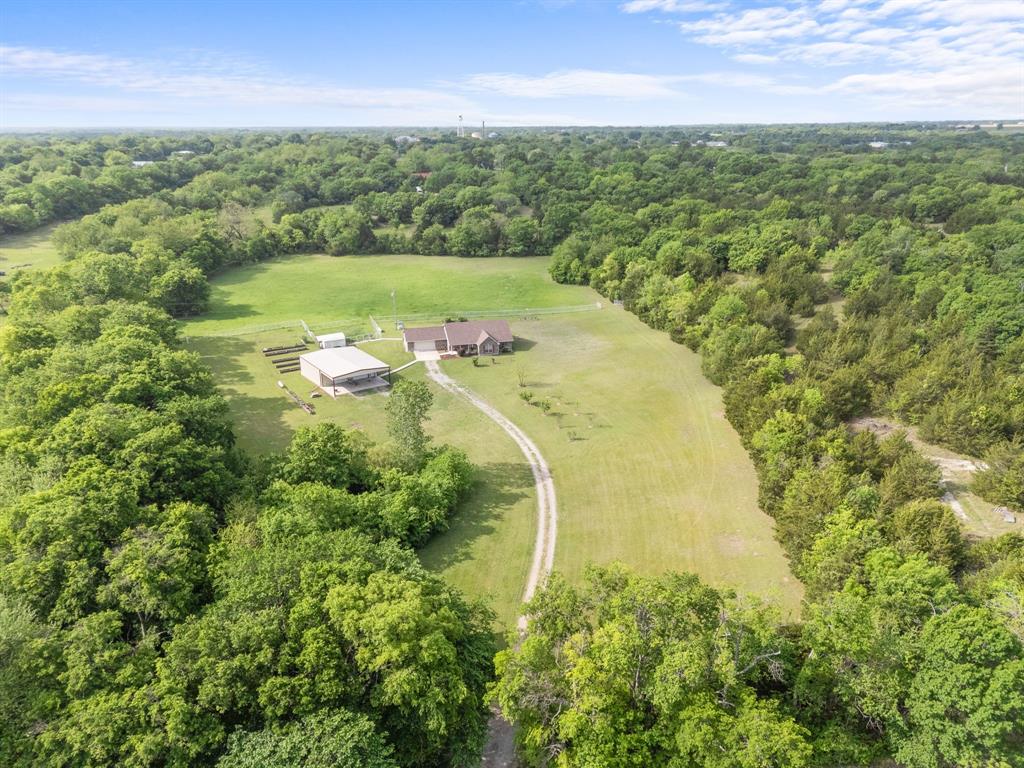 7 acres bordered by trees - great privacy