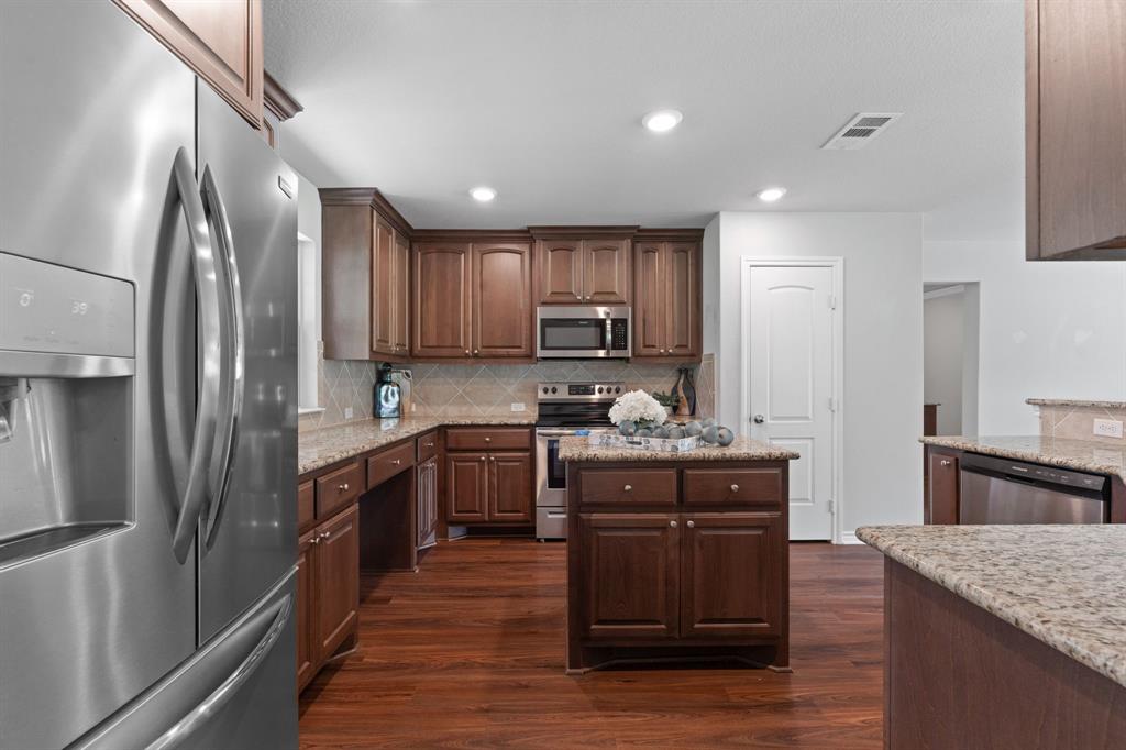 254 Jackson Road Whitewright, TX 75491 - Photo 23 of 40 Kitchen with large walk in pantry